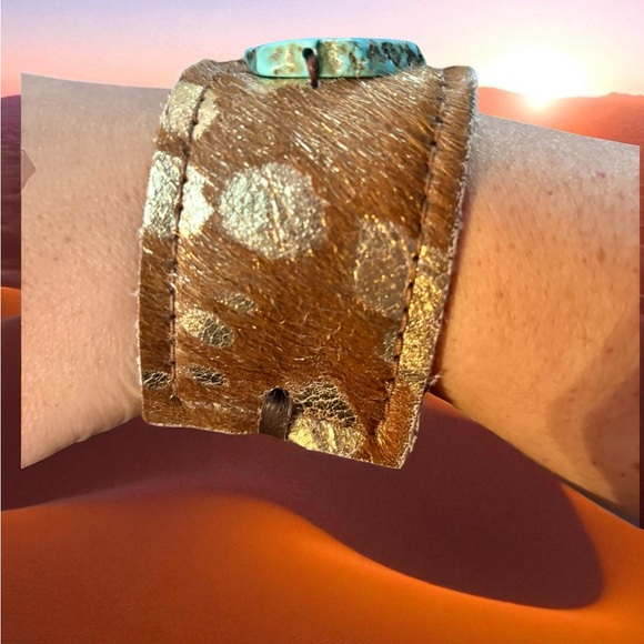 Navajo hand cut Natural Turquoise and Golden Calfskin Leathet‎ Cuff Bracelet - Picture 3 of 3